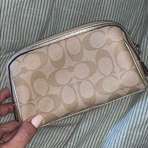 Coach Handbags - COACH makeup bag 💕
